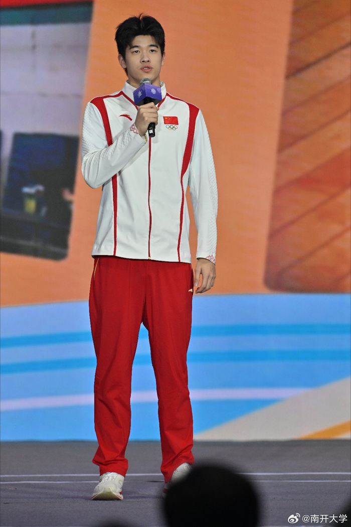 游泳奥运冠军潘展乐  @南开大学 图