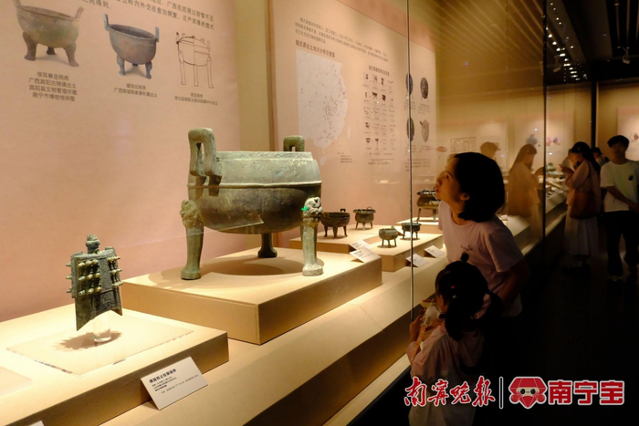 广西馆藏青铜器中的‘三交’印记”特展免费向公众开放。记者 宋延康 摄