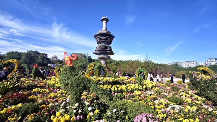 菊颤枝头