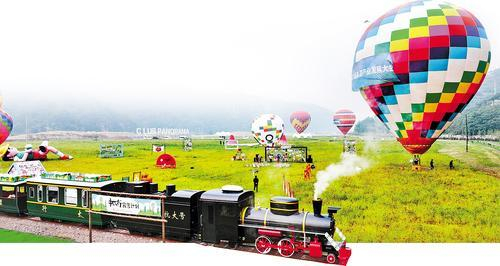     9月27日，邢台市信都区太行逸境有轨观光小火车发车。 本报记者 赵永辉摄