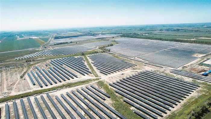     鸟瞰中新建电力集团40万千瓦光伏基地项目（资料图片）。