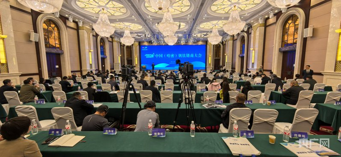 中国（哈密）钒钛链商大会现场  （央广网记者丁安  摄）