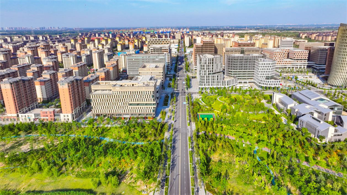 雄安新区新建片区城市基础设施日益完善，一座高水平现代化城市拔地而起。河北日报记者 耿辉 摄