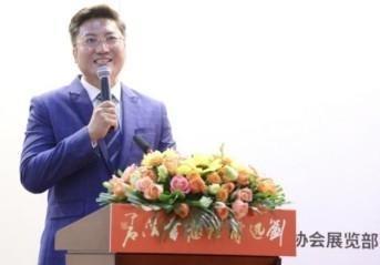 冯云飞主持开幕式