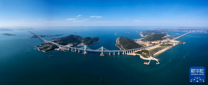 2020年4月29日拍摄的连接福银高速的平潭海峡公铁大桥。