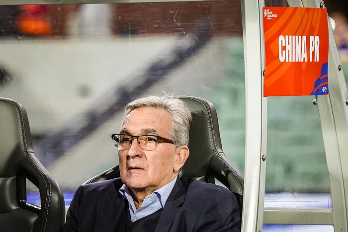 国足主帅伊万科维奇神情迷茫 图/视觉中国