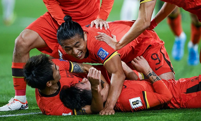 国足取得短暂的1比0领先后又一次被翻盘 图/视觉中国