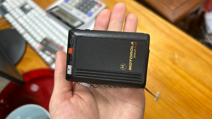 一名对讲机老板收藏的摩托罗拉牌传呼机