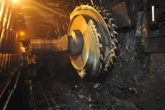 国家能源集团神东煤炭补连塔煤矿综采工作面生产场景