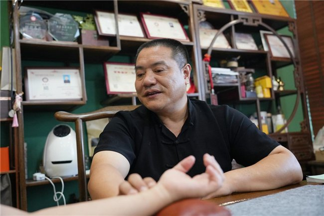 百芝堂以新质生产力打造“互联网+中医药”新模式，为现代中医药插上智慧的翅膀