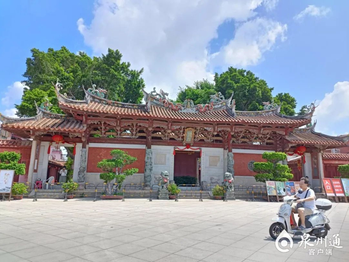 清代，竹坡先生家就在南门天后宫的后面。