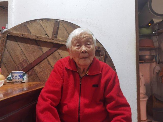 杨阿花，98岁，杭州最年长老环卫工人。