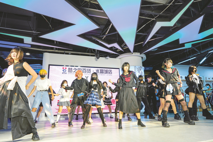     活动现场的舞蹈表演活力四射。（主办方供图）