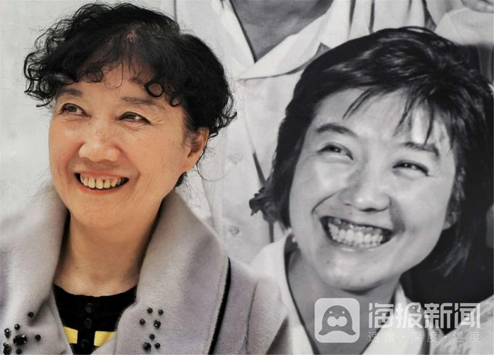 2024年10月9日，济南市影像博物馆。70岁的王丽丽与46年前的“自己”重逢。钱捍摄