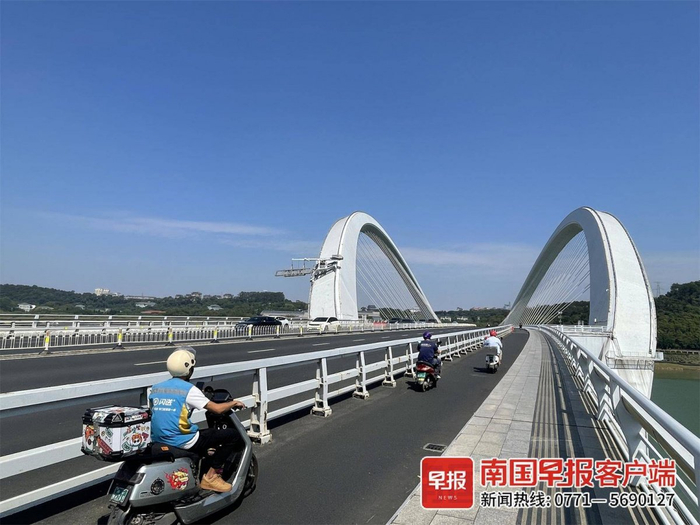 ▲10月11日，南宁市区天气晴好。记者 苏华 摄