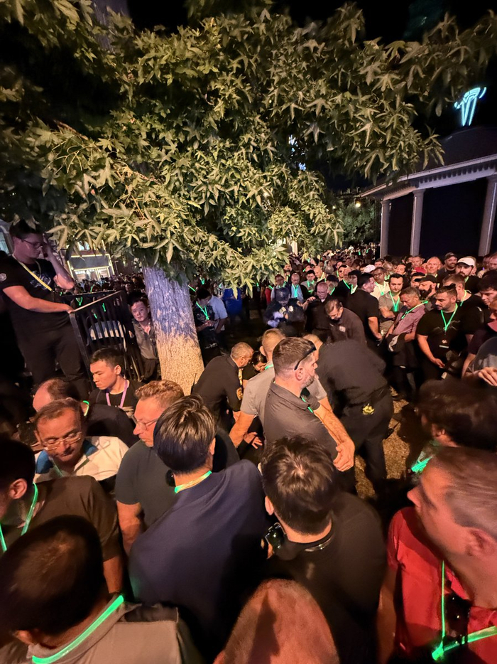 活动现场有人晕倒