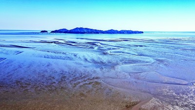 &nbsp;&nbsp;&nbsp;&nbsp;航拍辽宁丹东鸭绿江口湿地。本报记者&nbsp;徐谭摄/光明图片