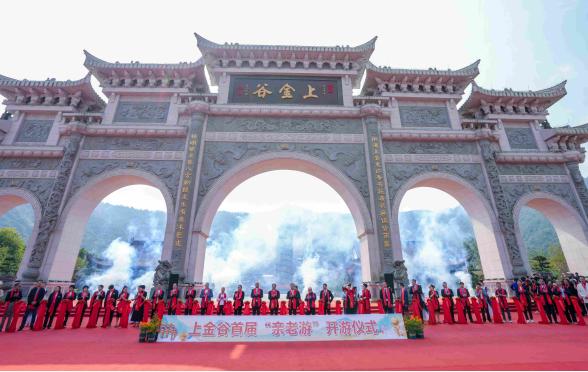 ▲图9  剪彩仪式  拍摄于10月11日