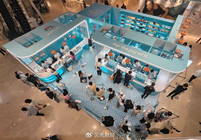 10月11日，上海jELLYCAT快闪店现场排队的消费者。新京报贝壳财经记者 俞金旻 摄