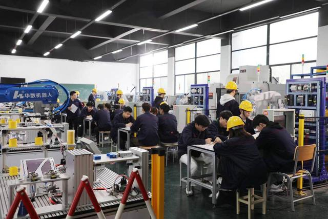 绍兴职业技术学院学生参加职业技能竞赛。 受访者供图