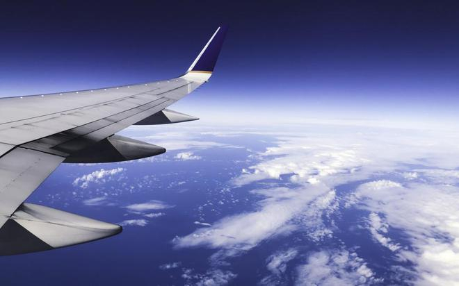 飞机机翼（图片来源：veer图库）