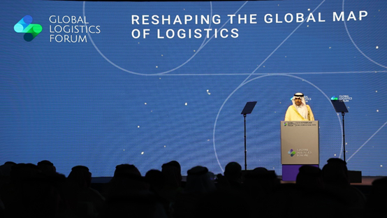 注：沙特交通与物流服务部部长在会上致辞