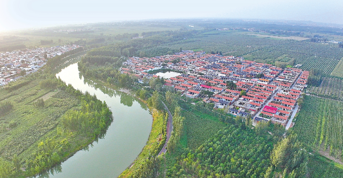 二里村紧邻南水北调东线的京杭大运河。（湖北日报全媒记者 张灿 摄）