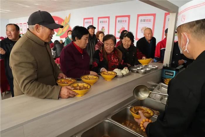 　　乌兰察布市察右后旗乌兰哈达幸福院内幸福餐厅。内蒙古日报记者 皇甫美鲜/摄