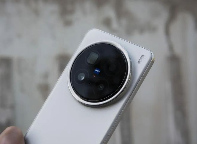 vivoX200Pro镜头模组设计｜图片来源：极客公园