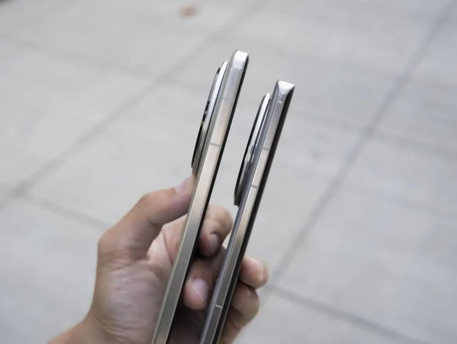 vivoX200Pro（左）与vivoX100Ultra（右）边框设计对比｜图片来源：极客公园