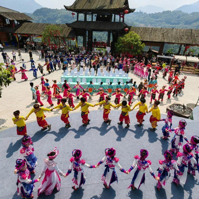 ▲村民参加民俗文化展演。