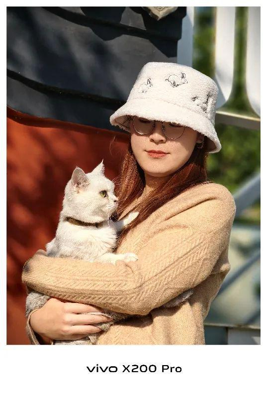 vivo X200 Pro 85mm 与 135mm 人像对比｜ 图片来源：极客公园