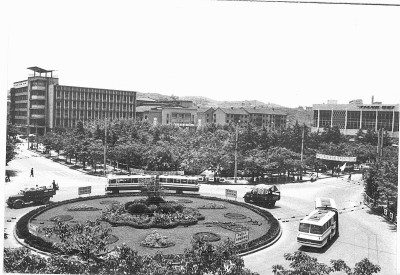     20世纪70年代的观音桥转盘 资料图片