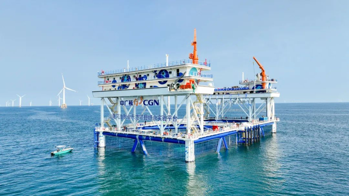 全球单体最大抗台型风渔融合网箱平台——中广核汕尾“伏羲一号”项目正式投运