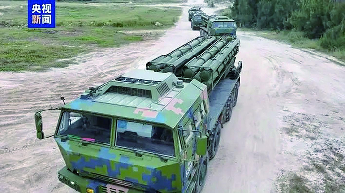     陆军某远程箱式火箭炮分队闻令而动