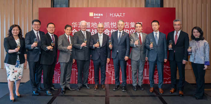 ▲华润置地与凯悦酒店集团庆祝合资暨战略合作签约仪式