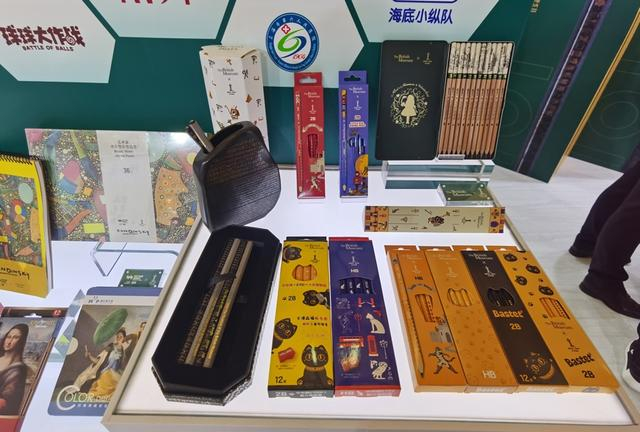 中华牌铅笔在文创领域的努力令人耳目一新。 陈玺撼摄