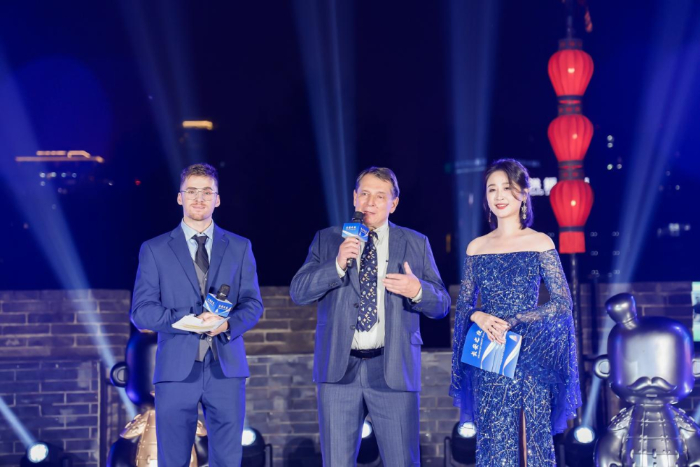 10月14日晚，捷克经济学家伊日·帕鲁贝克在“长安之夜”中外文化交流活动上做交流分享 主办方供图
