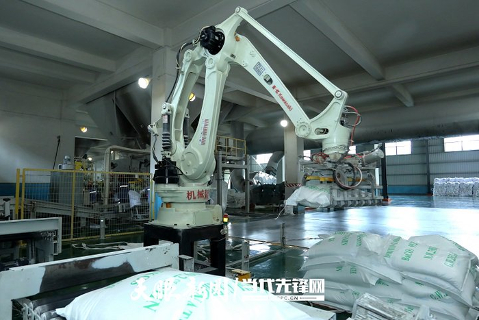 贵州宏泰钡业有限责任公司产品包装车间。园区管委会供图