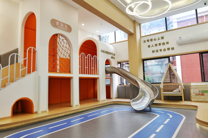 泸州市初迈托育园杜家街园区户外活动场地。