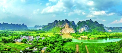     广西崇左市花山风景名胜区。潘信安摄/光明图片