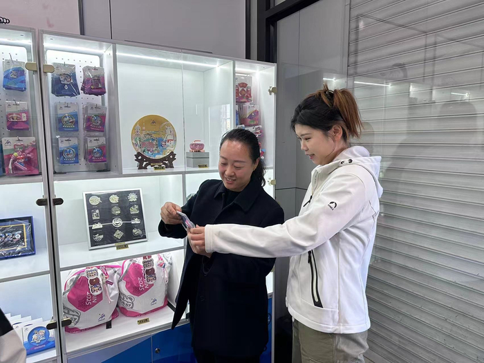 选购亚冬会特许商品