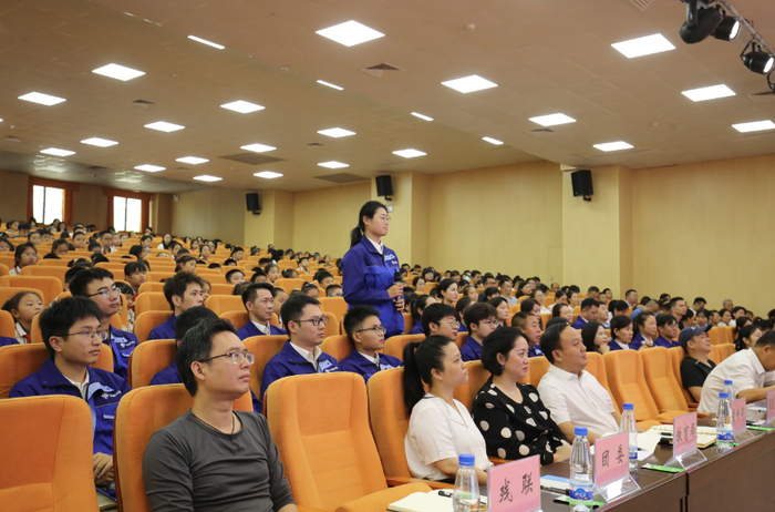 ▲现场观众提问。中交一公局四公司供图