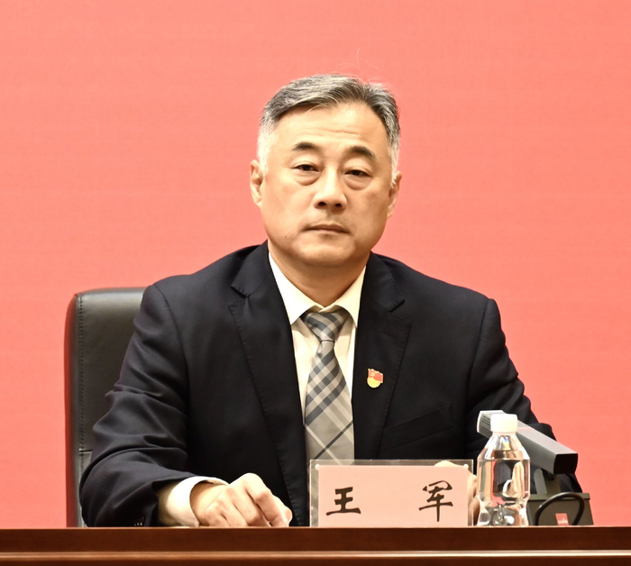 哈尔滨市工业和信息化局二级巡视员王军。