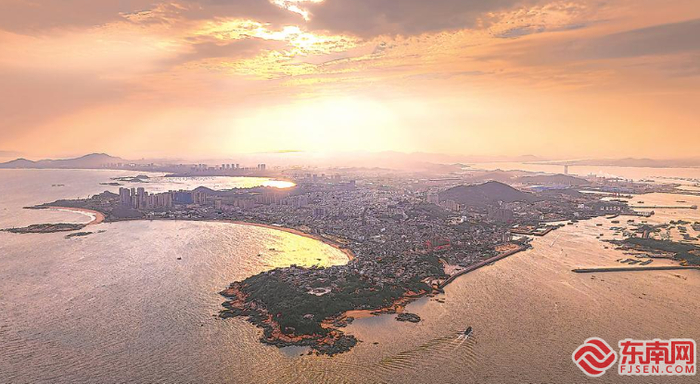 东山县铜陵镇俯瞰图。福建日报记者 林熙 摄