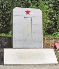 长征路上牺牲的第一位师长洪超烈士之墓。