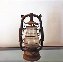 红军送给百石村村民刘声亮的马灯。