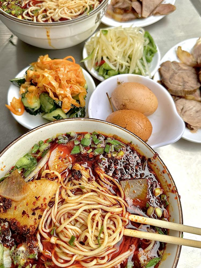 ▲肉蛋双飞—在兰州吃牛肉面的标配