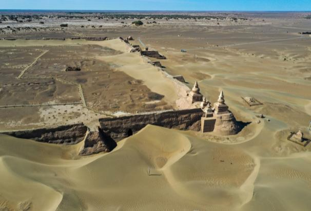 2023年6月2日拍摄的额济纳旗黑城遗址。新华社记者 连振 摄