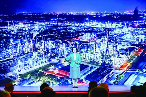 中国石化首席科学家孙丽丽院士讲述芳烃成套技术研发背后的故事。